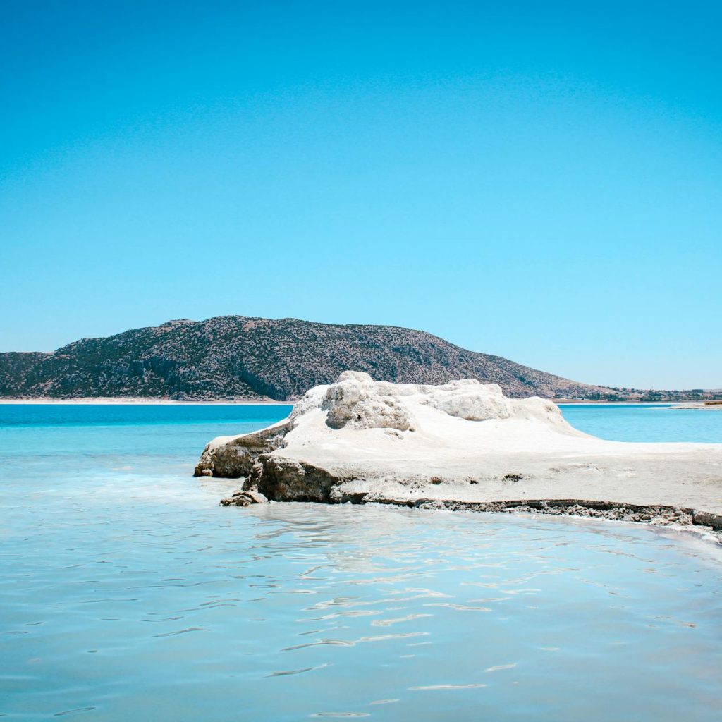 A breathtaking view of Lake Salda's turquoise waters and white shores, highlighting natural beauty in Burdur, Türkiye.