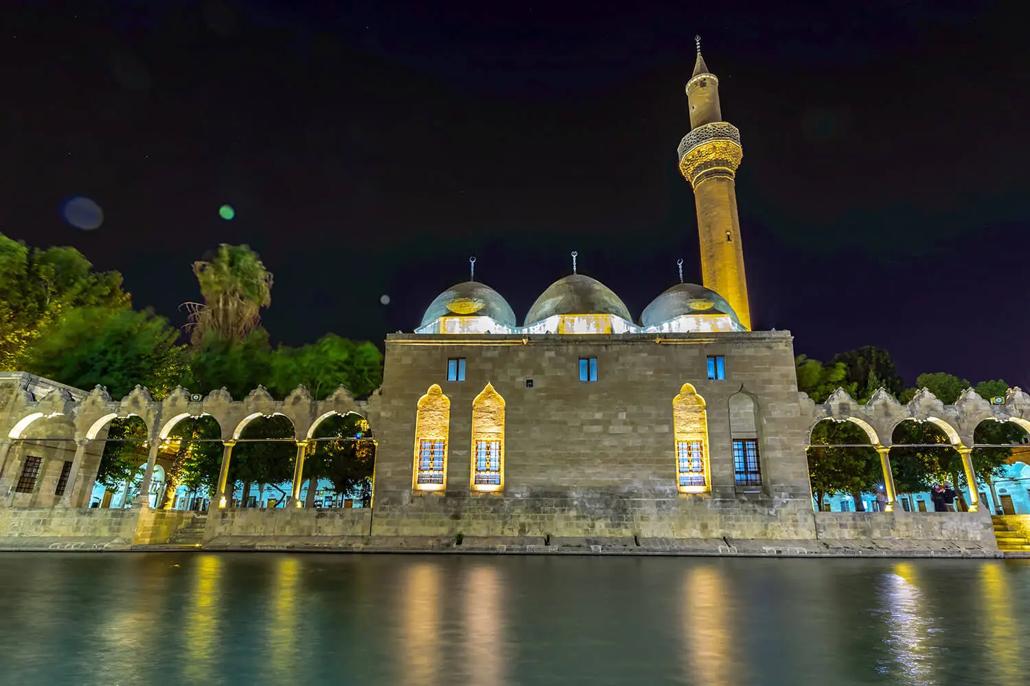 Ayn Zeliha Lake and its mosque at night
