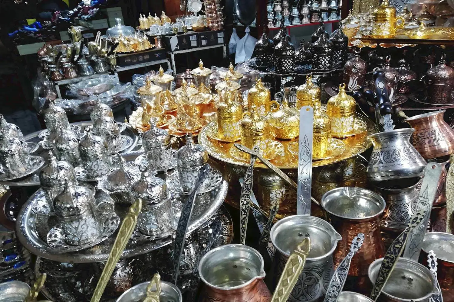 Coffee pots and trays in Gaziantep's copper market