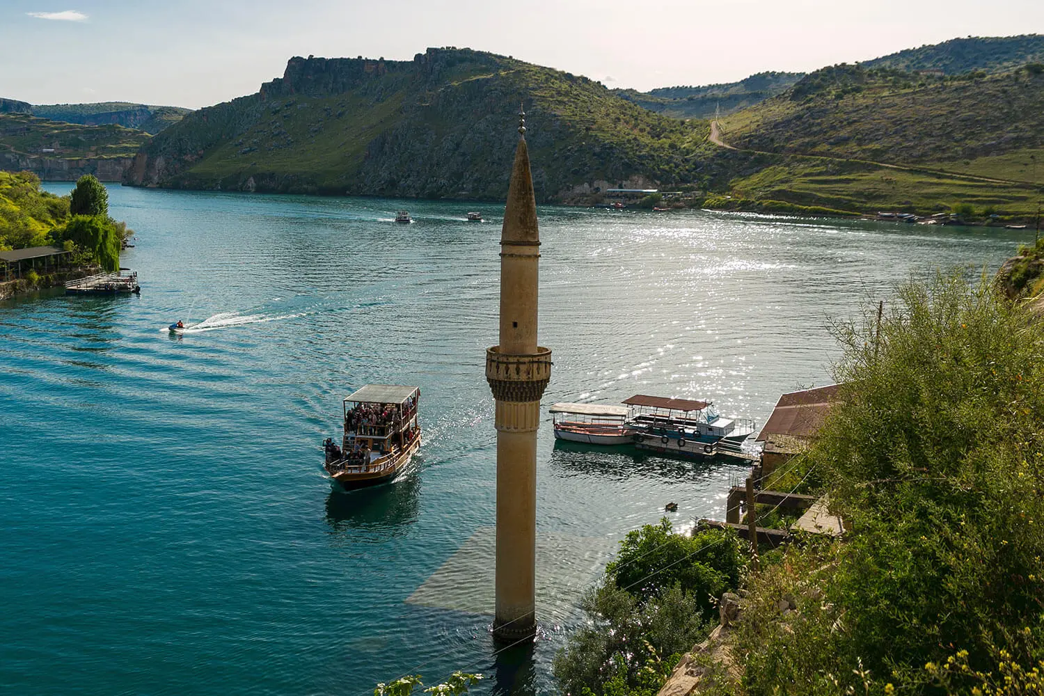 The half-submerged minaret of old Halfeti