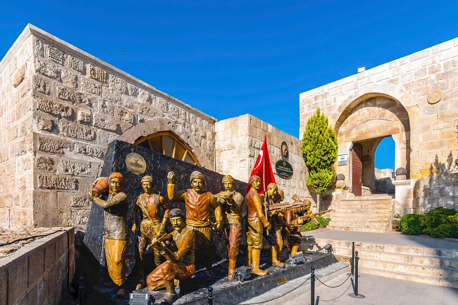 Monument to the defenders of Antep at the castle gate
