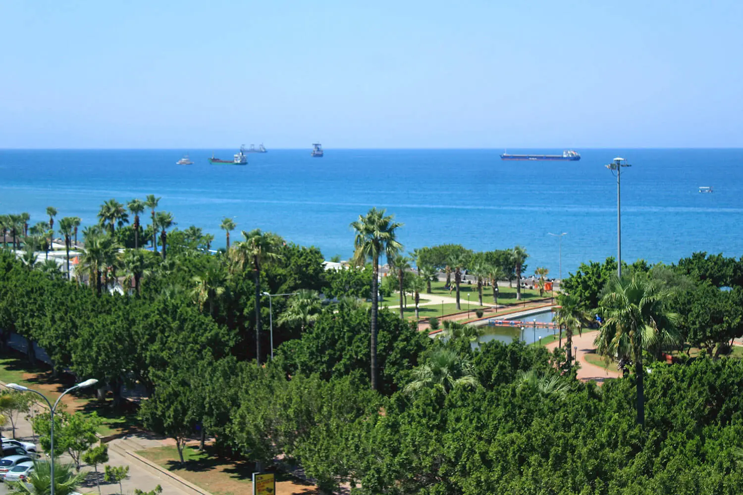 Palm-lined seafront park in İskenderun