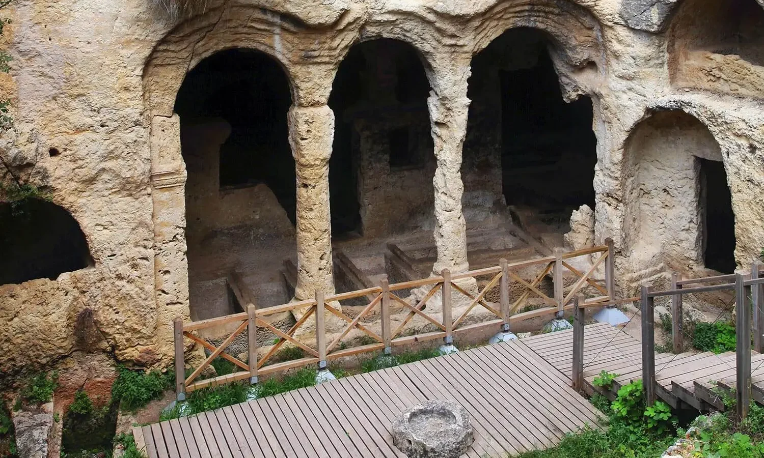 Rock-cut chambers and walkway at Beşikli Cave, Samandağ