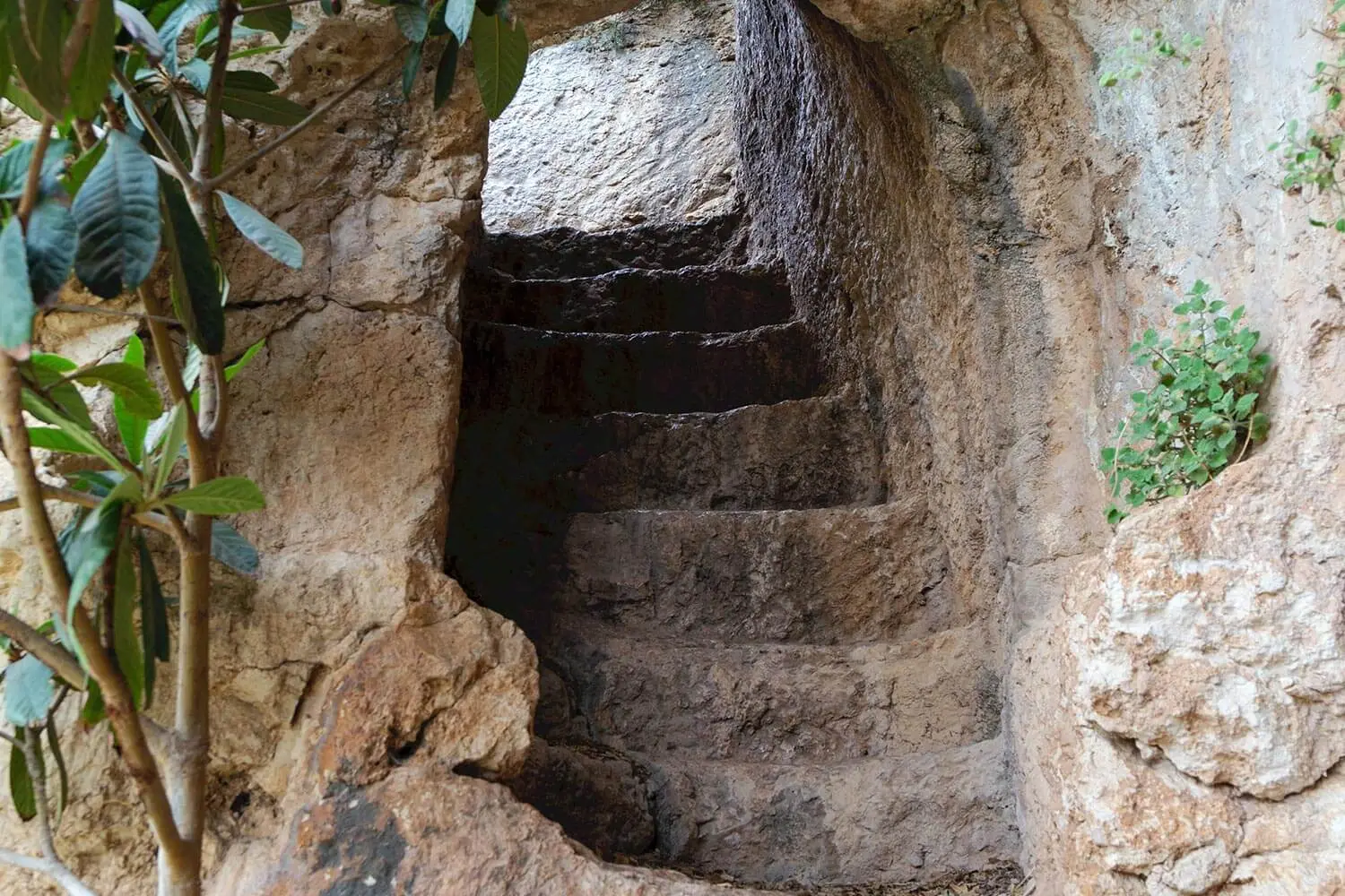 Rock-cut steps at Beşikli Cave