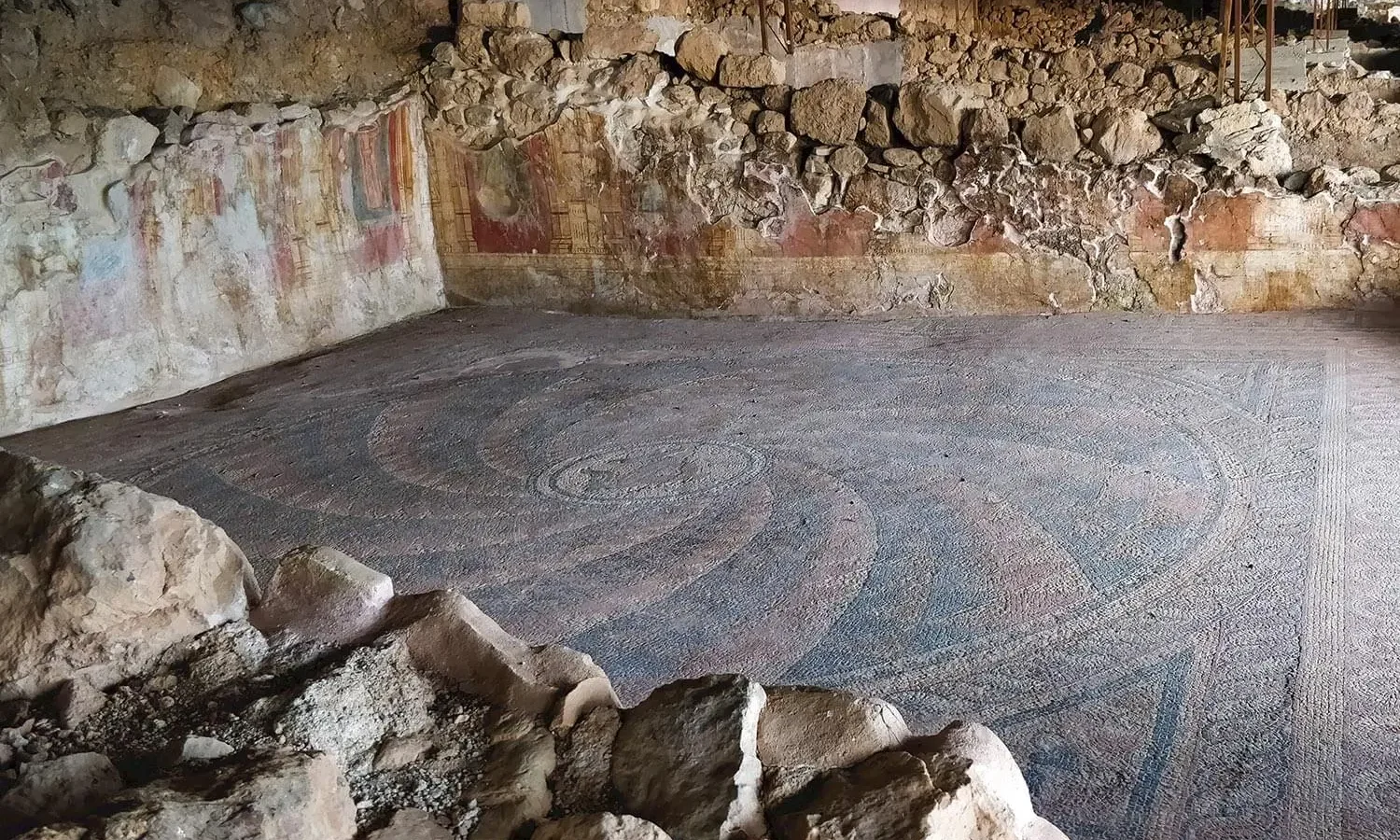 Wall paintings and mosaic floor in the Roman villa at Antandros